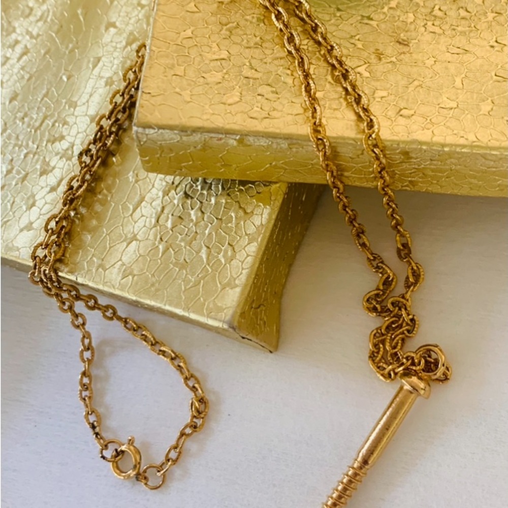 24” Goldtone Necklace w/ 2” Screw Pendant